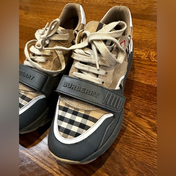 Burberry sneakers - Picture 3 of 7